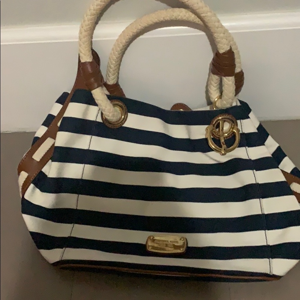 Anchor Micheal Kors hand bag